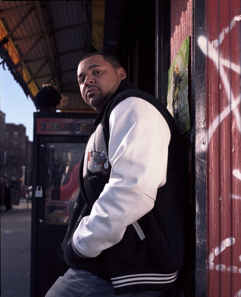 http://www.blackouthiphop.com/blog/wp-content/uploads/2009/12/JoellOrtiz13-829x1024.jpg