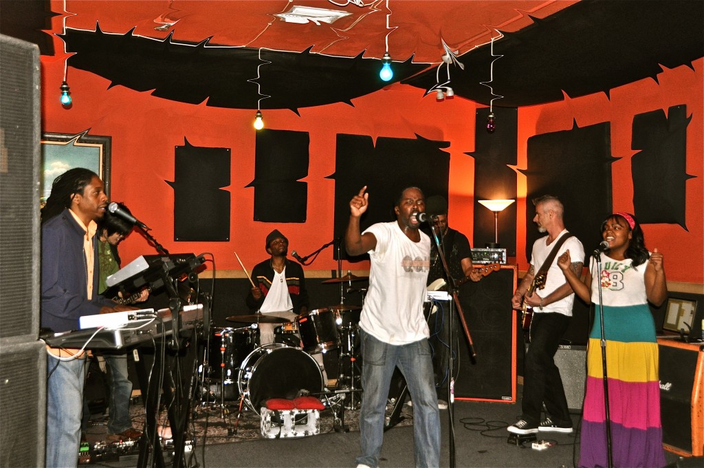 H swing 2 1024x680 Harold Perrineau @ The Mint (L.A.)