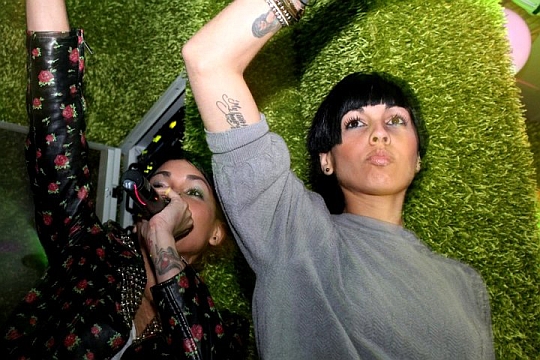 nina_sky1 29125 391226453951 123828293951 4136837 2901124 n1 Galerija: Nina Sky Live @ Terminal (Rijeka)