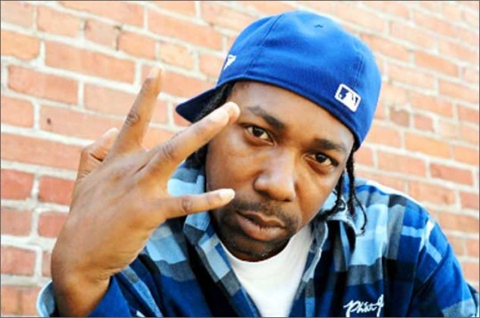 MC EIHT Dubs up 540x358 MC Eiht   Blue Stamp